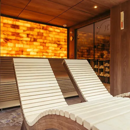 Neuhintertux Hotel 4*