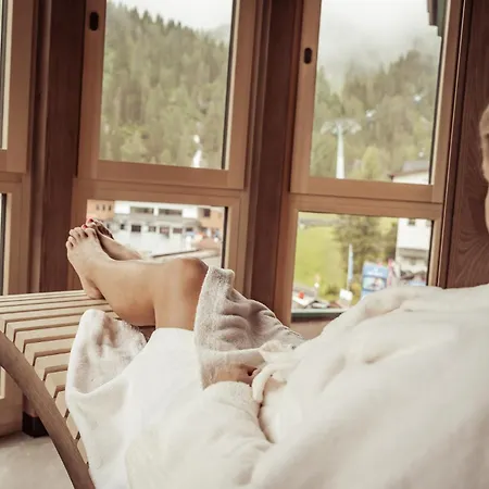 Hotell Neuhintertux 4 Sterne Superior 4*