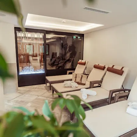 Szálloda Neuhintertux 4 Sterne Superior Tux