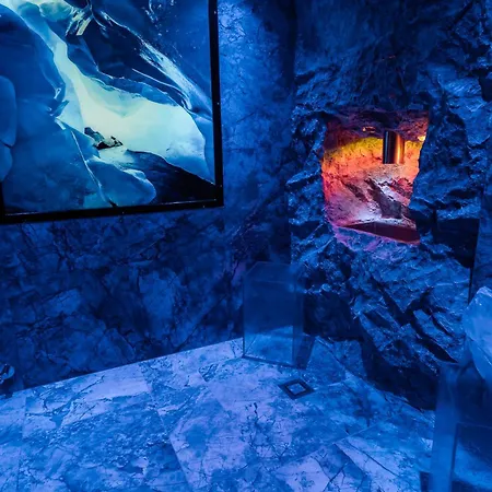 Szálloda Neuhintertux 4 Sterne Superior