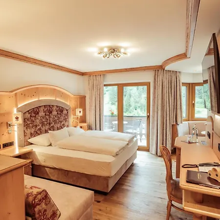 Neuhintertux 4 Sterne Superior Hotel Tux