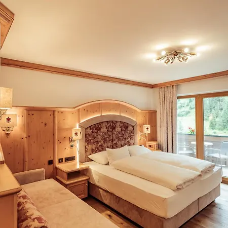 Hotel Neuhintertux Tux