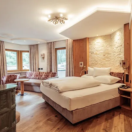 Neuhintertux 4 Sterne Superior Szálloda