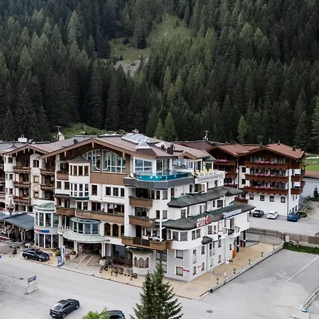 Szálloda Neuhintertux 4 Sterne Superior Tux