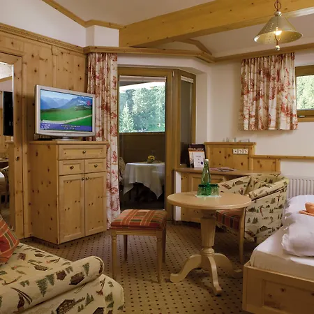 Hotell Neuhintertux 4 Sterne Superior 4*