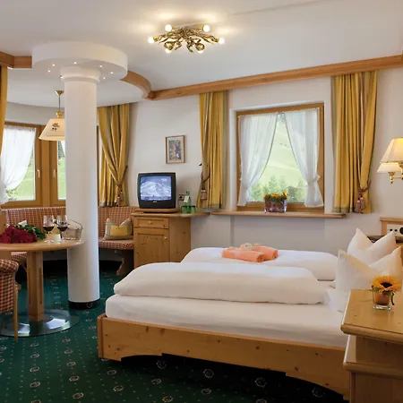 Neuhintertux 4 Sterne Superior Hotell 4*