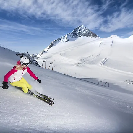 Neuhintertux 4 Sterne Superior Szálloda