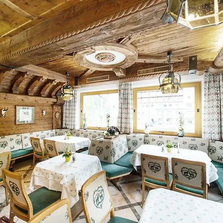 Szálloda Neuhintertux 4 Sterne Superior