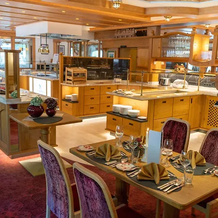 Neuhintertux 4 Sterne Superior Szálloda