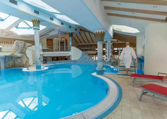 Отель Neuhintertux 4 Sterne Superior Тукс