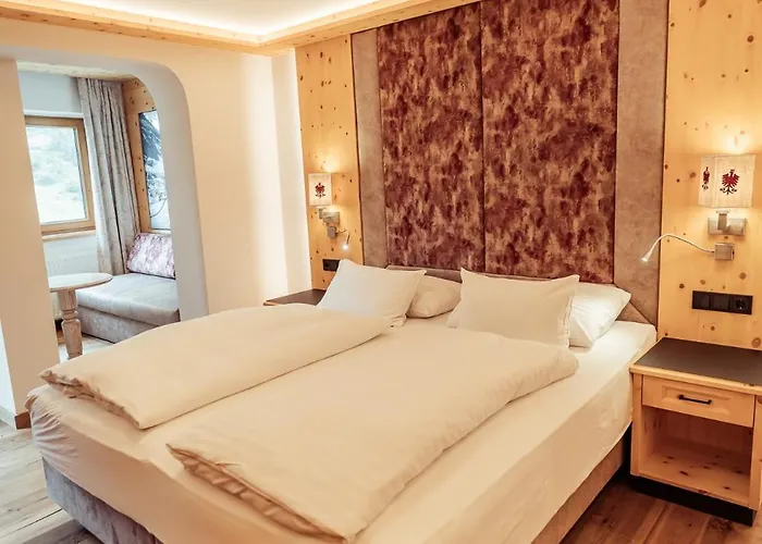 Neuhintertux 4 Sterne Superior Отель 4*