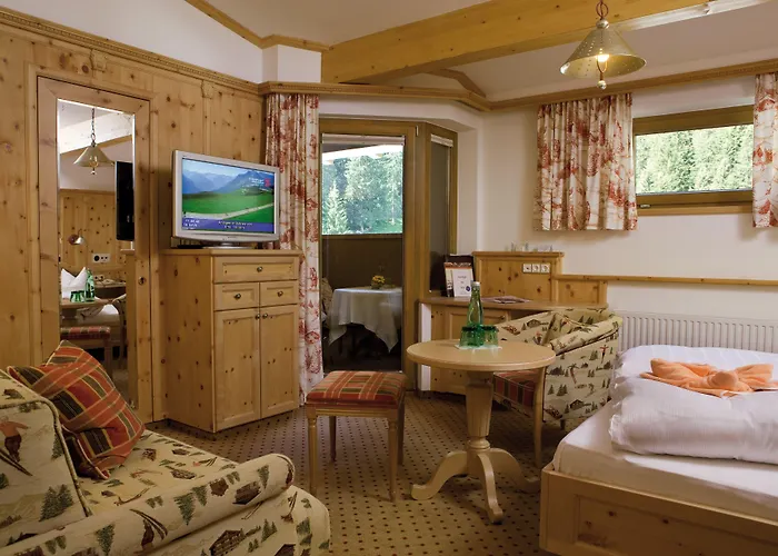 Отель Neuhintertux 4 Sterne Superior 4*