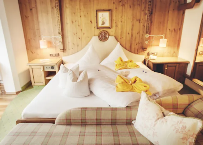 Отель Neuhintertux 4 Sterne Superior 4*