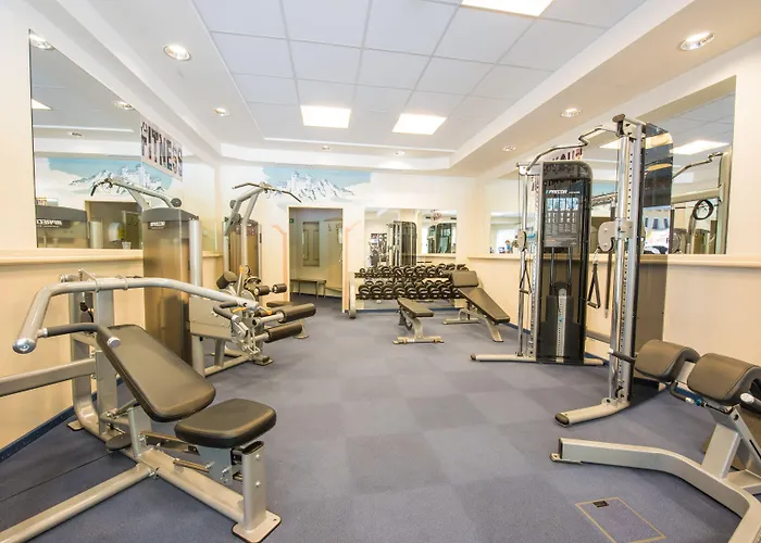 Отель Neuhintertux 4 Sterne Superior Тукс