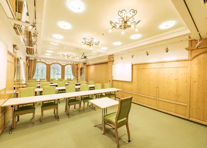 Neuhintertux 4 Sterne Superior Отель Тукс