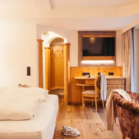 Neuhintertux 4* تكس
