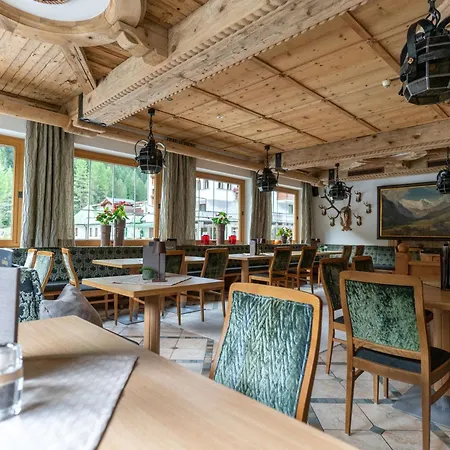 Neuhintertux فندق 4*