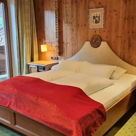 Neuhintertux Hotel 4*