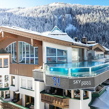 Neuhintertux Hotel