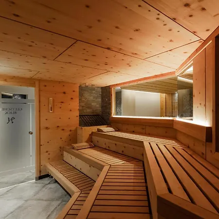 Neuhintertux Hotel 4*
