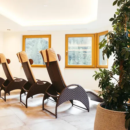 Neuhintertux Hotel 4*