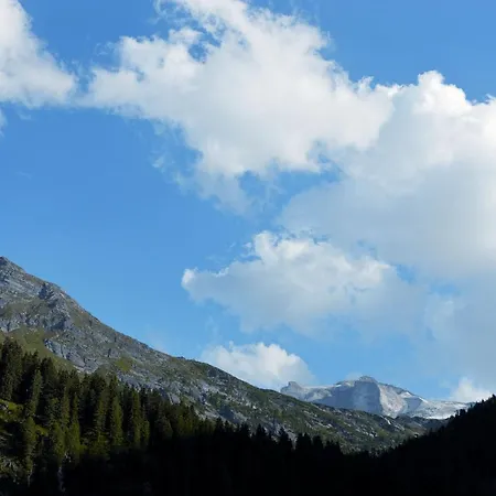 Neuhintertux Hotel 4*